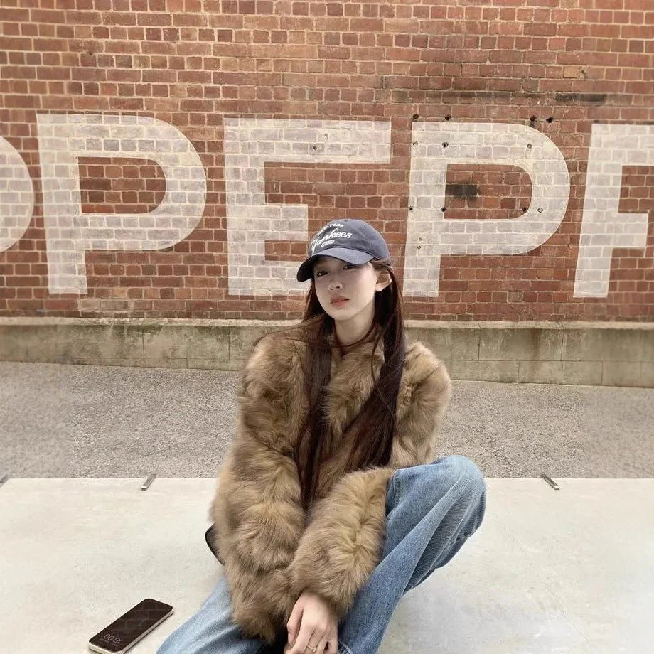 American-style Cropped Eco-friendly Faux Fur Top